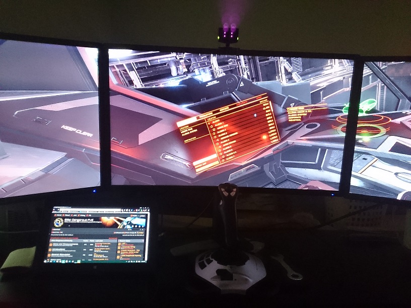 20151020--Cmdr-max2go--TripleMonitor-HeadTracking--816x612.jpg